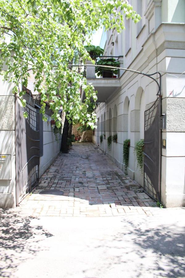 Garden Center Apartment Novi Sad Luaran gambar