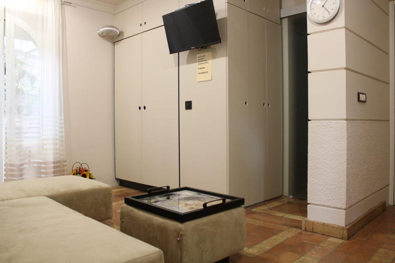 Garden Center Apartment Novi Sad Luaran gambar